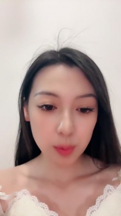 极品模特般的女神，【泡芙】，真的是漂亮，明星脸，跟刚退伍的小男友啪啪，雪白蜜桃翘臀遭罪了 截图12