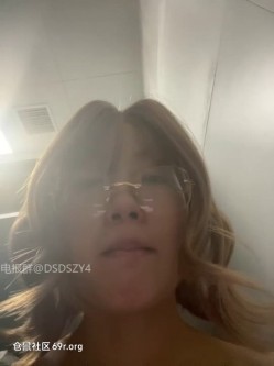 ️极品眼镜骚妹【xiaomugouya】非常反差的肥臀眼镜妹子白丝黑丝跳蛋自慰 截图3