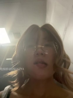 ️极品眼镜骚妹【xiaomugouya】非常反差的肥臀眼镜妹子白丝黑丝跳蛋自慰 截图7