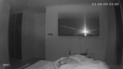 黑客破解家庭网络摄像头偷拍 ️大奶美女和男友激情啪啪 小狗在后面拆家咬被子 截图2