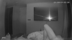 黑客破解家庭网络摄像头偷拍 ️大奶美女和男友激情啪啪 小狗在后面拆家咬被子 截图15