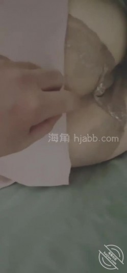 《最美瑜伽嫂子》熬到后半夜悄悄的潜入美丽嫂子的房间做爱 截图2