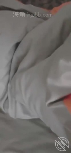 《最美瑜伽嫂子》熬到后半夜悄悄的潜入美丽嫂子的房间做爱 截图3