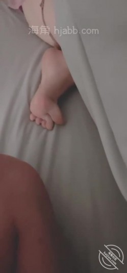 《最美瑜伽嫂子》熬到后半夜悄悄的潜入美丽嫂子的房间做爱 截图8