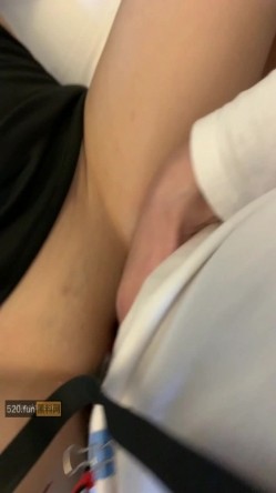 重庆22岁奶茶店上班的00后C杯美女被摄影师忽悠抠逼 强上无套抽插没忍住内射 截图15