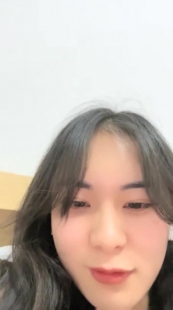 高颜值校花~【小蜜娜】，独居家中，洗澡的间隙把自己最爱的玩具也清洗一下，良家气质，淡妆自慰水更多 截图11