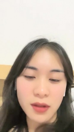 高颜值校花~【小蜜娜】，独居家中，洗澡的间隙把自己最爱的玩具也清洗一下，良家气质，淡妆自慰水更多 截图12