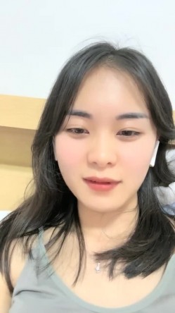 高颜值校花~【小蜜娜】，独居家中，洗澡的间隙把自己最爱的玩具也清洗一下，良家气质，淡妆自慰水更多 截图13