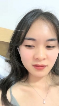 高颜值校花~【小蜜娜】，独居家中，洗澡的间隙把自己最爱的玩具也清洗一下，良家气质，淡妆自慰水更多 截图16