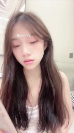 顶级校花来了，好美啊，【吧啦】，清纯反差感十足，娇羞的小表情让人瞬间硬起来，粉穴特写好美！ 截图2