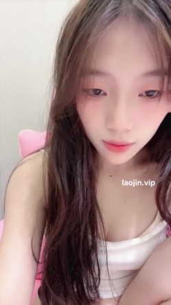 顶级校花来了，好美啊，【吧啦】，清纯反差感十足，娇羞的小表情让人瞬间硬起来，粉穴特写好美！ 截图12