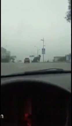 “哥哥骚逼好痒我要你射”大龄白领姐姐下班搭乘黑车主动伸手摸鸟挑逗司机车停路边车震叫的超骚内射对白淫荡 截图1