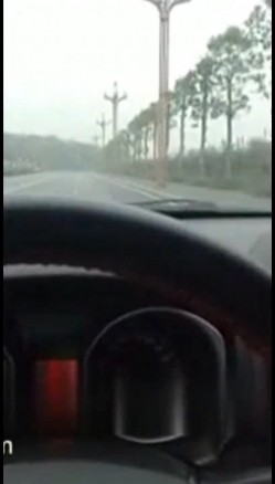“哥哥骚逼好痒我要你射”大龄白领姐姐下班搭乘黑车主动伸手摸鸟挑逗司机车停路边车震叫的超骚内射对白淫荡 截图6