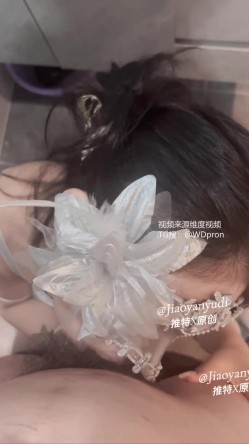 极品丝袜淫妻，夫妇原创性爱记录「寻欢作乐」《白色蕾丝高跟淫妻大奶绝美身材》叫声可射，马桶盖上抽插淫语不断，无套内射 截图8