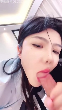颜值姐妹花车模【莎莎】双飞约操轮流坐屌，后入打桩边干边喷 截图7