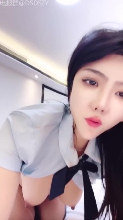 颜值姐妹花车模【莎莎】双飞约操轮流坐屌，后入打桩边干边喷 截图9