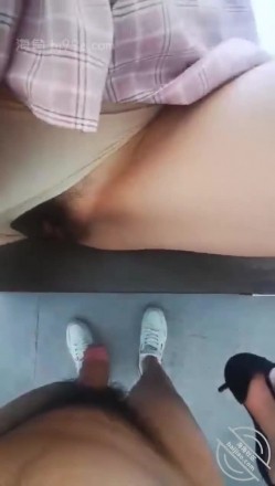 乱伦达人菊花有点松 ️在办公室操同事穿的太骚忍不住 周六加班的时候在会议室穿着衣服就操了她  截图7