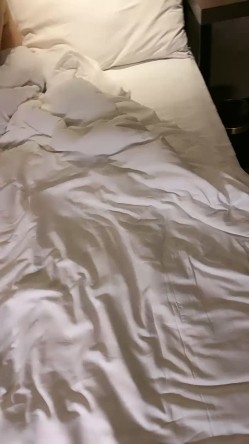 阴毛很多，丰满美少妇露脸酒店卖力深喉吃大屌，女上位快速抽插 截图2