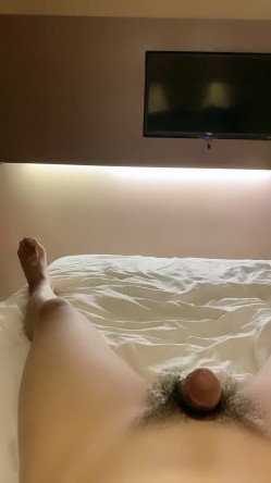 阴毛很多，丰满美少妇露脸酒店卖力深喉吃大屌，女上位快速抽插 截图8