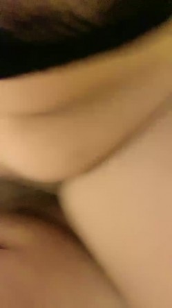阴毛很多，丰满美少妇露脸酒店卖力深喉吃大屌，女上位快速抽插 截图16