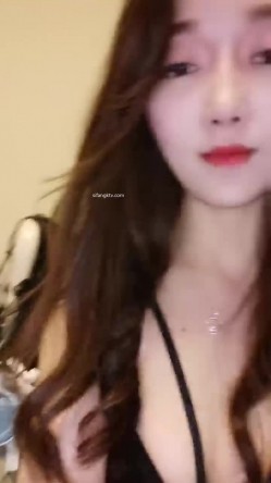 高颜值【欲火小妖】新人美女口活一流啪啪颜射自慰秀~~ 截图1