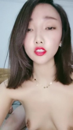 嵴柱上有纹身的极品风骚人妻跟蒙面大哥啪啪，口交大鸡巴活超棒表情好骚，配合大哥各种抽插爆草，浪叫呻吟 截图2