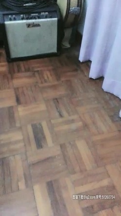 小蜜桃AMY甜美短发眼镜妹两女一男双飞，扣逼后入骑乘两个女的换着操，卫生间口交沙发骑坐 截图9