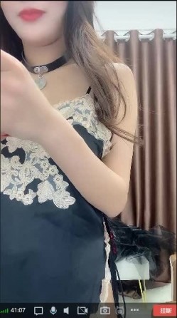 斗鱼某女神主播深夜点陪玩小姐姐接私活情趣热舞 土豪VIP一对一双视角 黑丝睡裙极致舞骚弄姿 超漂亮 截图4