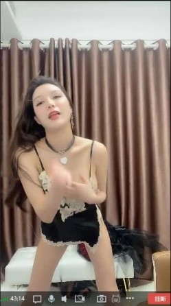 斗鱼某女神主播深夜点陪玩小姐姐接私活情趣热舞 土豪VIP一对一双视角 黑丝睡裙极致舞骚弄姿 超漂亮 截图13