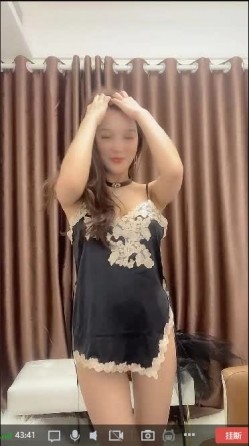 斗鱼某女神主播深夜点陪玩小姐姐接私活情趣热舞 土豪VIP一对一双视角 黑丝睡裙极致舞骚弄姿 超漂亮 截图15