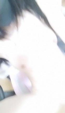 苗条身材鸭舌帽妹子漏逼裸舞诱惑 大姨妈还没走完只能掰开看看 截图4