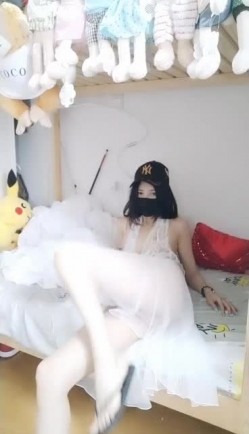 苗条身材鸭舌帽妹子漏逼裸舞诱惑 大姨妈还没走完只能掰开看看 截图14