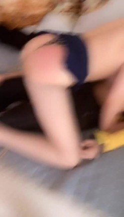 三十岁的少妇露脸情趣黑丝豹纹丁字裤酒店强推外卖小哥，激情3P浴室内洗澡吃两根几把，在床上被前插后入第三弹 截图7