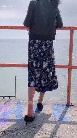 推特绿帽博主唯美人妻@FzJzr分享极品的气质型熟妇人妻穿各种情趣制服给单男口交啪啪自拍合集 截图2