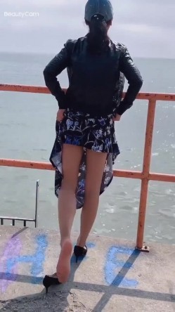 推特绿帽博主唯美人妻@FzJzr分享极品的气质型熟妇人妻穿各种情趣制服给单男口交啪啪自拍合集 截图4