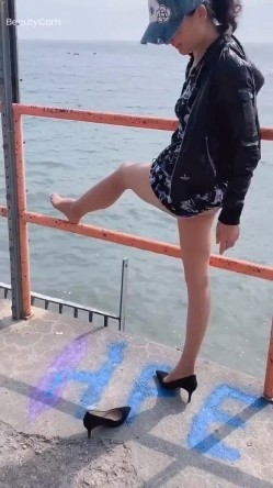 推特绿帽博主唯美人妻@FzJzr分享极品的气质型熟妇人妻穿各种情趣制服给单男口交啪啪自拍合集 截图9