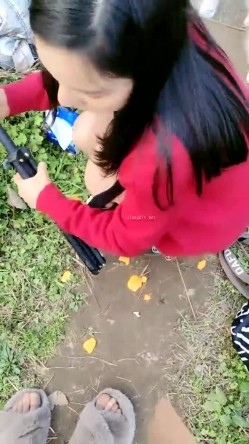 极品骚货~【姐姐不乖】户外小树林跳蛋~闺蜜双秀~全裸特写~！玩得就是天人合一 紧张刺激 截图7