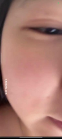 PUA实力大神【网调加约炮】专业线上线下忽悠套路玩弄学生妹，巨乳妹子闺房脱光自慰 截图1