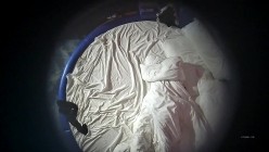 酒店情趣圆床偷拍 舔逼恋物癖变态大叔和女炮友激情互舔性器官还穿上丝袜不忘拍照留念 截图8