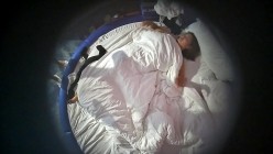 酒店情趣圆床偷拍 舔逼恋物癖变态大叔和女炮友激情互舔性器官还穿上丝袜不忘拍照留念 截图9