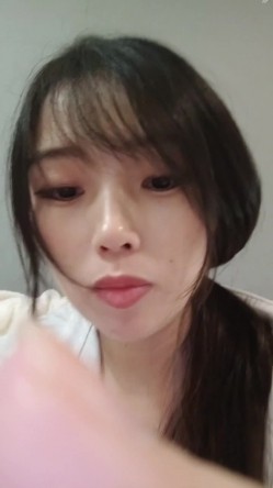 大肚子孕妇欲火这么旺盛，【极品】【纯情少女草莓】合集，孕期，骚得不得了，撒尿自慰，需要男人好好满 截图1