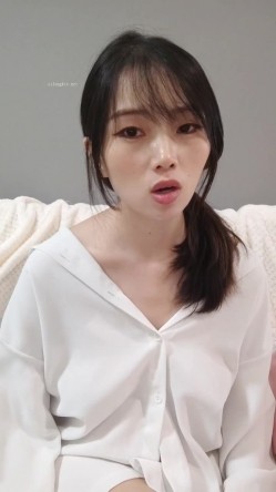大肚子孕妇欲火这么旺盛，【极品】【纯情少女草莓】合集，孕期，骚得不得了，撒尿自慰，需要男人好好满 截图4