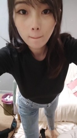 大肚子孕妇欲火这么旺盛，【极品】【纯情少女草莓】合集，孕期，骚得不得了，撒尿自慰，需要男人好好满 截图10