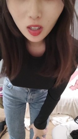 大肚子孕妇欲火这么旺盛，【极品】【纯情少女草莓】合集，孕期，骚得不得了，撒尿自慰，需要男人好好满 截图12