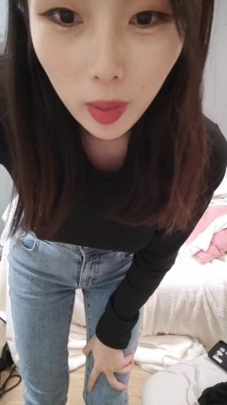 大肚子孕妇欲火这么旺盛，【极品】【纯情少女草莓】合集，孕期，骚得不得了，撒尿自慰，需要男人好好满 截图14