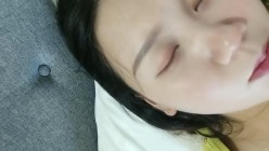 哺乳期的淫娃小荡妇陪狼友发骚，全程露脸听狼友指挥，奶子太胀了奶子自己滴答给狼友喝，掰开骚穴看特写刺激 截图12