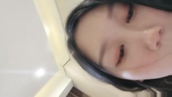 哺乳期的淫娃小荡妇陪狼友发骚，全程露脸听狼友指挥，奶子太胀了奶子自己滴答给狼友喝，掰开骚穴看特写刺激 截图14