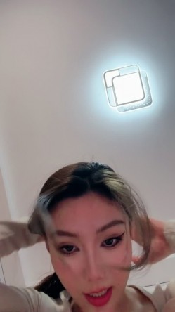 【新人试新货】让人垂涎三尺的极品御姐顶级魅魔太他妈骚了拉了闺蜜下海俩人轮流操到喷水掐脖子扇耳光脚踩脸 截图9