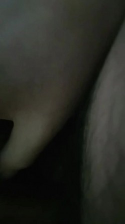 快乐熟女  居家淫乱的生活  戴套上阵安全第一，服务相当到位，吹硬舔爽在做爱 截图15