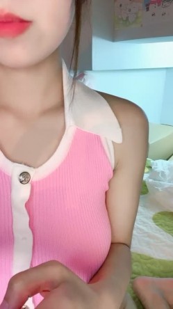婴儿肥甜美少女！难得露全脸诱惑！顶级美乳S型身材，蜜桃臀撞击抖动，脱下丁字裤掰开穴 截图3